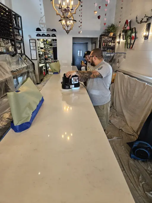 Team polishing quartz bar